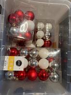 Kerstballen rood, wit, zilver met slingers en piek in box, Diversen, Kerst, Ophalen, Zo goed als nieuw