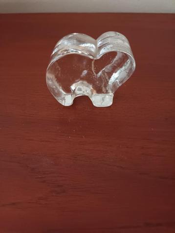 Minimalistische OLIFANT/ Glas beschikbaar voor biedingen