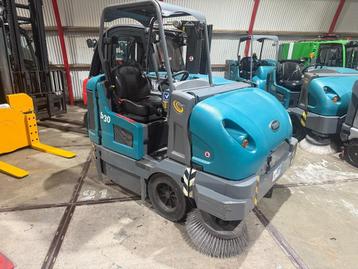 Tennant S30 LPG opzit veegmachine 1500uur hooglosser HL1067 beschikbaar voor biedingen