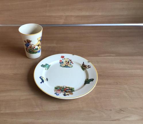 Kinderbord en beker Société Céramique Maestricht, Antiek en Kunst, Curiosa en Brocante, Ophalen of Verzenden