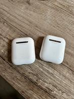 Twee oplaadcases en linkeroortje Apple Airpods 2, Gebruikt, Ophalen