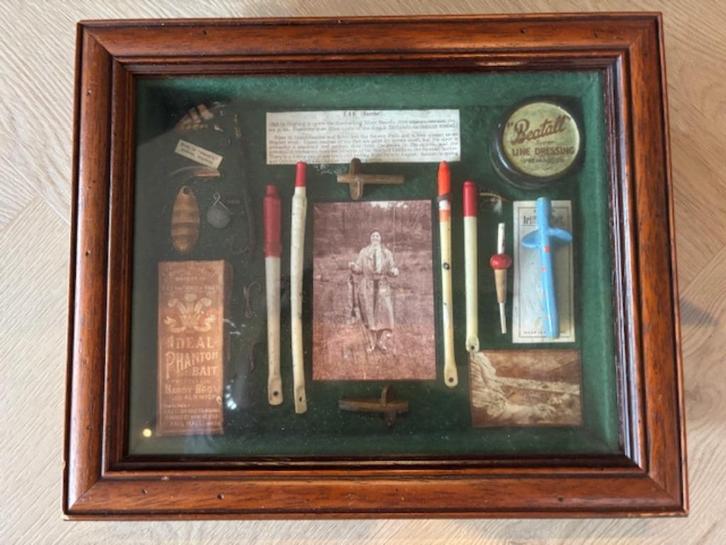 Antieke collage visgerei in vitrinekast (UK ca. 1900–1930), Antiek en Kunst, Curiosa en Brocante, Ophalen of Verzenden