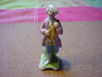 Vintage Victoriaanse stijl geklede muzikanten man beschikbaar voor biedingen