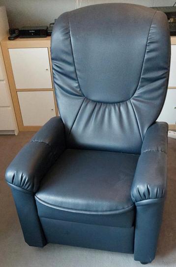 Twee Donkerblauwe Relaxstoelen. Perfecte Staat! beschikbaar voor biedingen