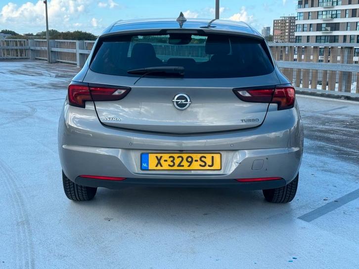 Opel Astra 1.4 Turbo 110KW 5D AUT 2017 Grijs, Auto's, Opel, Particulier, Astra, Achteruitrijcamera, Adaptive Cruise Control, Airbags
