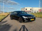 Mercedes-Benz E-Klasse 1.8 E200 CGI Coupe AUT 2011 Zwart, Auto's, Mercedes-Benz, Achterwielaandrijving, 1800 kg, 4 cilinders, 4 stoelen
