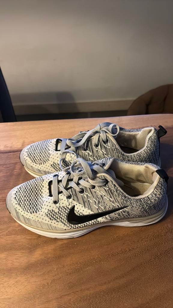 Nike flyknit lunar 3 als nieuwe schoenen mt 40, Ophalen of Verzenden, Zo goed als nieuw, Sneakers of Gympen