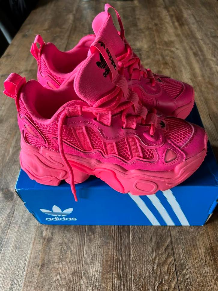 Adidas Ozweego lucid pink, Kleding | Dames, Schoenen, Zo goed als nieuw, Sneakers of Gympen, Roze, Ophalen of Verzenden