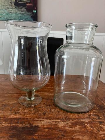 Twee glazen vazen/ potten, 30 cm. beschikbaar voor biedingen