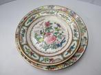 2 Vintage Famille Rose Chinese bordjes porselein (广彩）, Antiek en Kunst, Antiek | Porselein, Ophalen of Verzenden