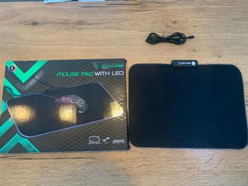 Battletron RGB LED Mousepad – nooit gebruikt beschikbaar voor biedingen