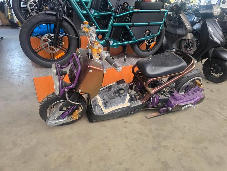 Custom Honda Zoomer Twin Cilinder 2x80cc, Fietsen en Brommers, Snorfietsen en Snorscooters, Overige merken, Benzine, Ophalen