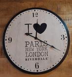 Riverdale klok 59 cm, Huis en Inrichting, Ophalen of Verzenden, Zo goed als nieuw, Analoog, Wandklok