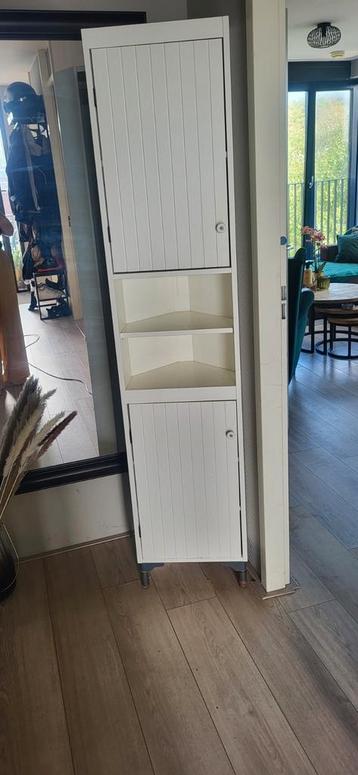 Hoekkast wit badkamer 