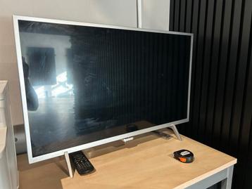 Philips Ambilight 33 inch Smart TV beschikbaar voor biedingen