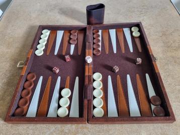 Backgammon in luxe koffer beschikbaar voor biedingen