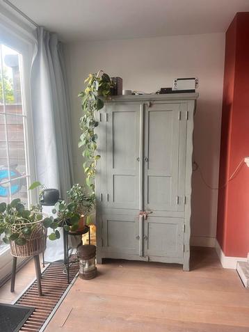 Houten kast – vintage landelijke stijl beschikbaar voor biedingen