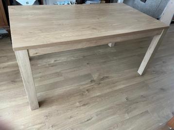 tafel beschikbaar voor biedingen