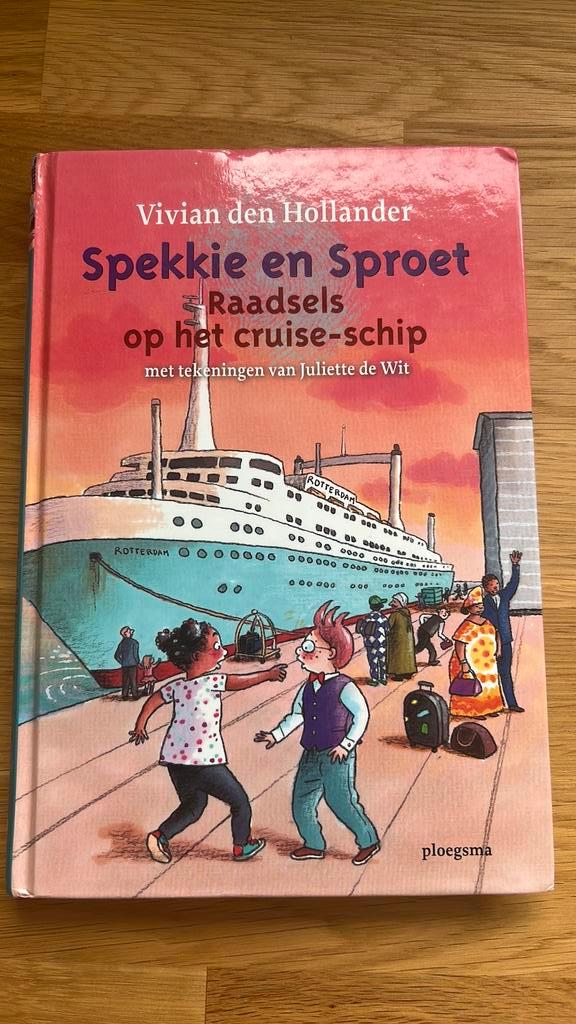 Vivian den Hollander - Raadsels op het cruise-schip, Boeken, Kinderboeken | Jeugd | onder 10 jaar, Zo goed als nieuw, Fictie algemeen