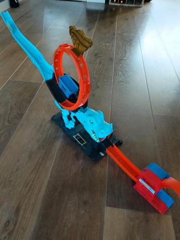 Hot Wheels Dino Racebaan met Looping beschikbaar voor biedingen
