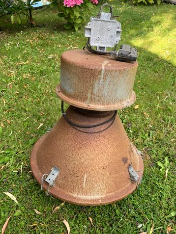 Originele industriële lamp met origineel glas beschikbaar voor biedingen