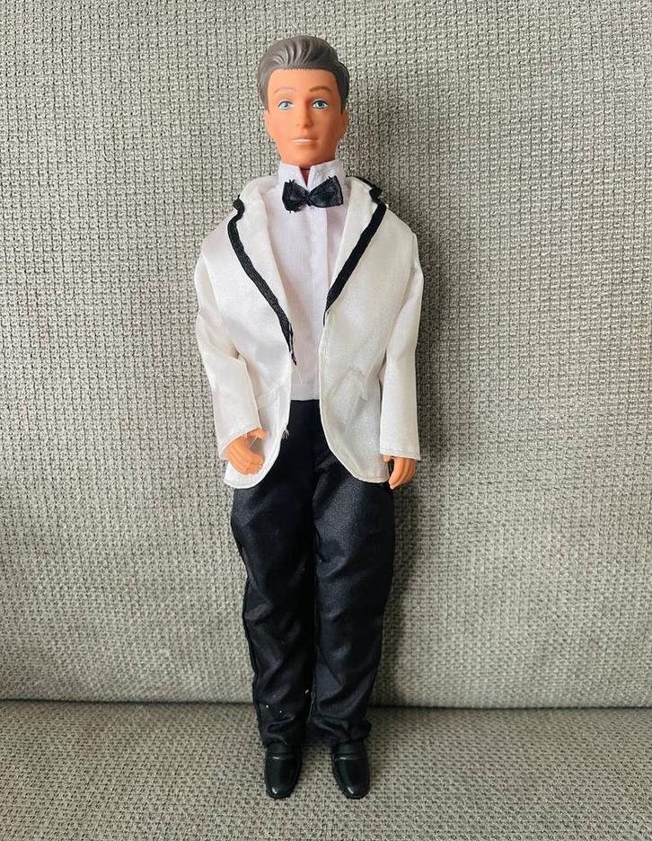 Vintage Ken Pop in Smoking - Verzamelaarsobject Speelgoedpop, Antiek en Kunst, Antiek | Speelgoed, Ophalen of Verzenden