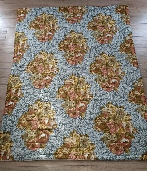 Vintage sprei deken in roze bruin bloemen print 190 x 150 cm, Huis en Inrichting, Slaapkamer | Beddengoed, Gebruikt, Deken of Dekbed
