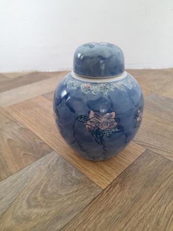 Vintage Chinees gemberpotje blauw met bloemen  beschikbaar voor biedingen