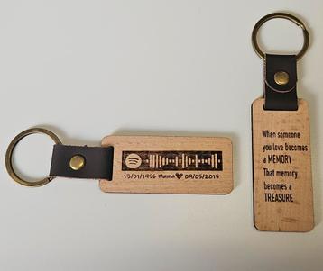 Moment sleutelhanger met persoonlijk nummer spotify code beschikbaar voor biedingen