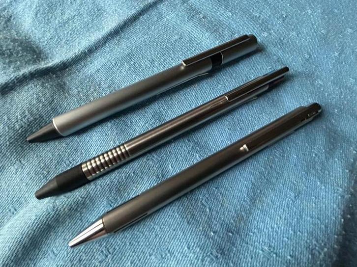 Lot Lamy van twee Balpennen en een Tri-Pen Nieuwstaat, Verzamelen, Pennenverzamelingen, Zo goed als nieuw, Balpen, Overige merken