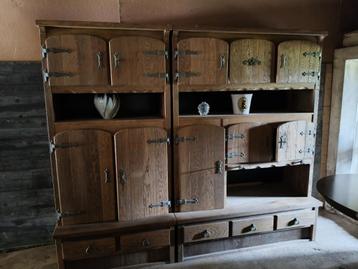 Mooie antieke kast (bestaat uit drie delen) met leuke detail beschikbaar voor biedingen