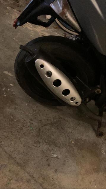 Peugeot speedfight 2 uitlaat beschikbaar voor biedingen