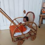 Vintage rotan wandelwagentje met oranje wollen dekentje, Antiek en Kunst, Ophalen of Verzenden