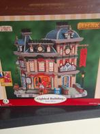 Lemax caddington post office uit jaar 2006 met vlag !, Diversen, Kerst, Ophalen of Verzenden