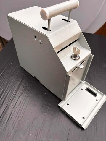 ACROPAQ AC408W - Metalen Afroomkluis voor onder de toonbank beschikbaar voor biedingen