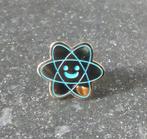Atoom pin pro kernenergie science speldje, Verzamelen, Ophalen of Verzenden, Gebruikt, Overige onderwerpen, Speldje of Pin
