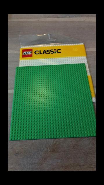 Twee Lego Grondplaten beschikbaar voor biedingen