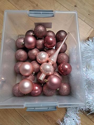 Kerstballen assortiment roze  beschikbaar voor biedingen