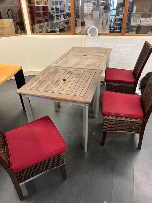 2 tuintafels met 3 stoelen, Tuin en Terras, Tuinsets en Loungesets, Gebruikt, Tuinset, Hardhout, 6 zitplaatsen, Eettafel, Stoel