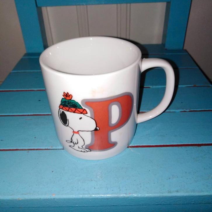 Snoopy beker alfabet mok letter P /Peanuts 1958 1965, Huis en Inrichting, Keuken | Servies, Gebruikt, Glas of Glazen, Overige stijlen