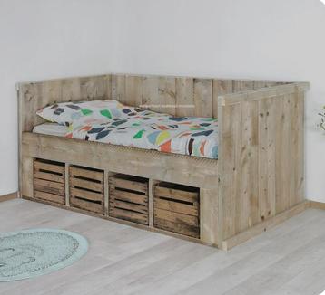Steigerhouten bed beschikbaar voor biedingen