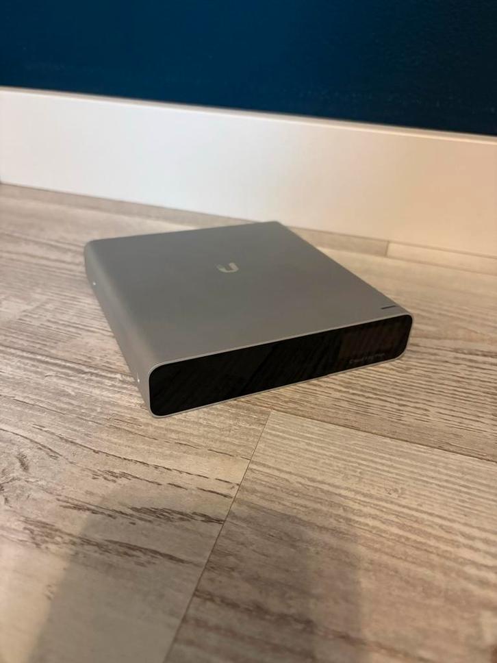 Ubiquiti Cloud Key Gen2 Plus 1TB, Computers en Software, Netwerk switches, Gebruikt, Ophalen of Verzenden