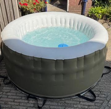 Avenli opblaasbare jacuzzi - met verwarming pomp 4 personen beschikbaar voor biedingen