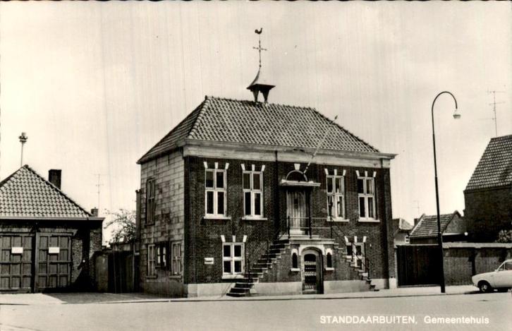 Standdaarbuiten- Gemeentehuis, Verzamelen, Ansichtkaarten | Nederland, Gelopen, Noord-Brabant, 1960 tot 1980, Ophalen of Verzenden