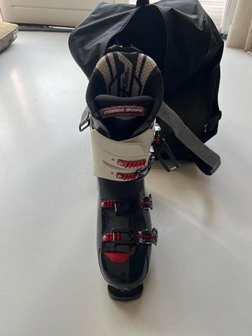 Skischoenen maat 44/45 met tas. beschikbaar voor biedingen