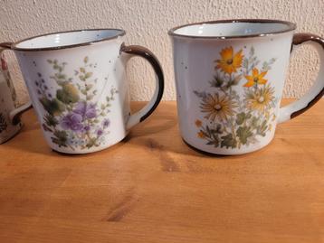 Bekers Wildflower serie vintage servies bloemen jaren 70 mok beschikbaar voor biedingen