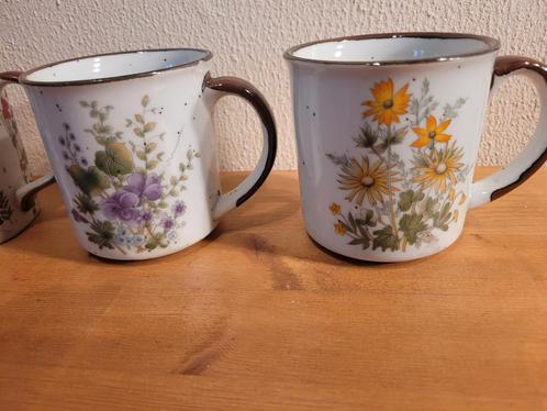 Bekers Wildflower serie vintage servies bloemen jaren 70 mok, Huis en Inrichting, Keuken | Servies, Kop(pen) en/of Schotel(s)