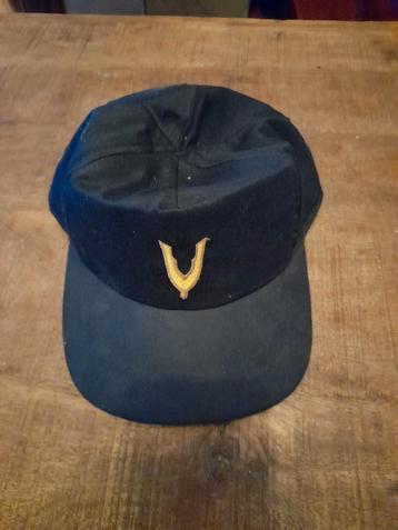 Zwarte Pet met Logo beschikbaar voor biedingen