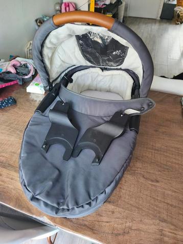 Mutsy Reiswieg met Adapters beschikbaar voor biedingen