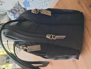 DKNY handige tas, veel vakken beschikbaar voor biedingen